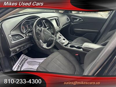 2015 Chrysler 200 Limited   - Photo 8 - Flint, MI 48503
