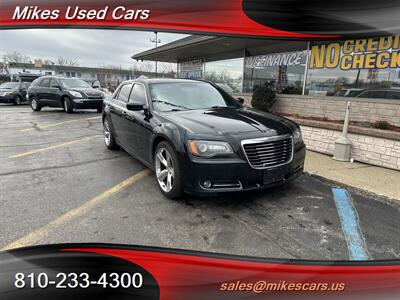 2012 Chrysler 300 Series S V6   - Photo 2 - Flint, MI 48503