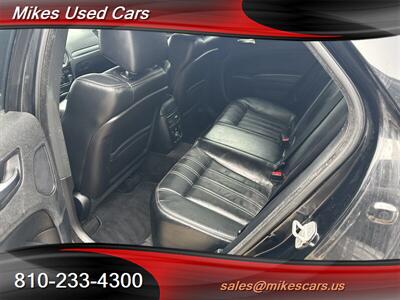 2012 Chrysler 300 Series S V6   - Photo 10 - Flint, MI 48503