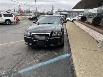 2012 Chrysler 300 Series S V6 - Photo 8 - Flint, MI 48503