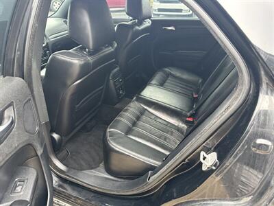 2012 Chrysler 300 Series S V6 - Photo 20 - Flint, MI 48503
