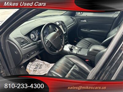 2012 Chrysler 300 Series S V6   - Photo 8 - Flint, MI 48503