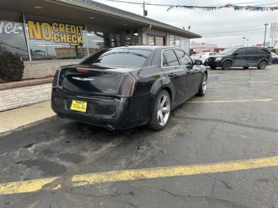 2012 Chrysler 300 Series S V6 - Photo 10 - Flint, MI 48503