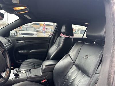 2012 Chrysler 300 Series S V6 - Photo 14 - Flint, MI 48503