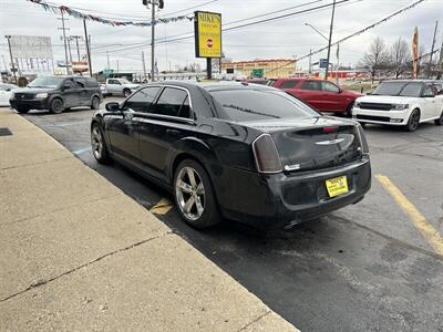 2012 Chrysler 300 Series S V6 - Photo 12 - Flint, MI 48503
