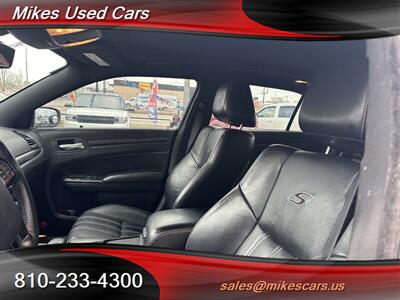 2012 Chrysler 300 Series S V6   - Photo 7 - Flint, MI 48503