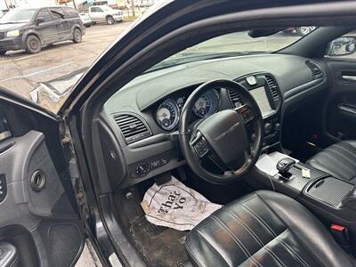 2012 Chrysler 300 Series S V6 - Photo 18 - Flint, MI 48503
