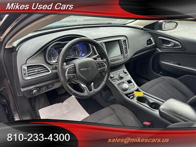 2015 Chrysler 200 Limited   - Photo 10 - Flint, MI 48503