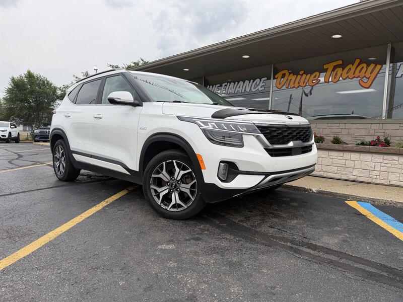 2021 Kia Seltos EX   - Photo 1 - Flint, MI 48503