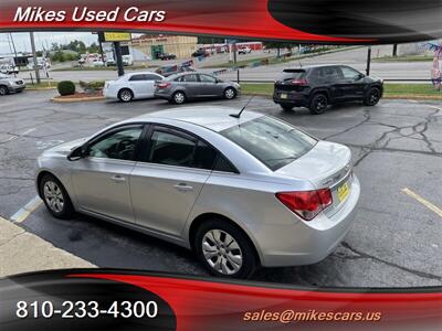 2012 Chevrolet Cruze LS   - Photo 12 - Flint, MI 48503