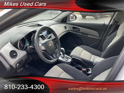 2012 Chevrolet Cruze LS   - Photo 13 - Flint, MI 48503