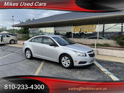 2012 Chevrolet Cruze LS   - Photo 2 - Flint, MI 48503