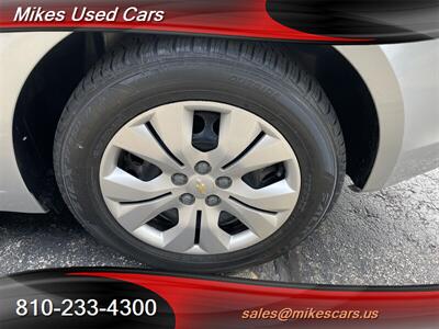 2012 Chevrolet Cruze LS   - Photo 18 - Flint, MI 48503