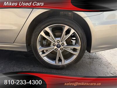 2020 Ford Fusion Titanium   - Photo 10 - Flint, MI 48503