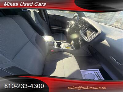 2016 Dodge Charger SXT   - Photo 9 - Flint, MI 48503