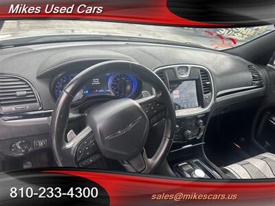 2017 Chrysler 300 Series S   - Photo 8 - Flint, MI 48503