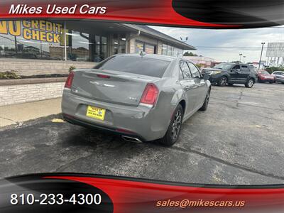 2017 Chrysler 300 Series S   - Photo 5 - Flint, MI 48503