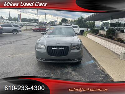 2017 Chrysler 300 Series S   - Photo 4 - Flint, MI 48503