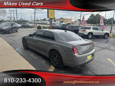 2017 Chrysler 300 Series S   - Photo 6 - Flint, MI 48503