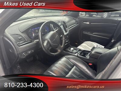 2017 Chrysler 300 Series S   - Photo 9 - Flint, MI 48503