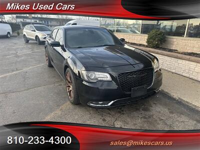 2015 Chrysler 300 Series S   - Photo 4 - Flint, MI 48503