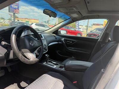 2017 Nissan Altima 2.5 SV - Photo 9 - Flint, MI 48503