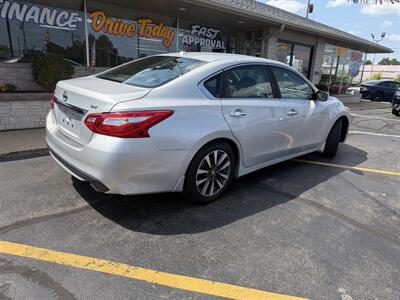 2017 Nissan Altima 2.5 SV - Photo 5 - Flint, MI 48503