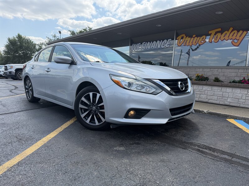 2017 Nissan Altima 2.5 SV   - Photo 1 - Flint, MI 48503