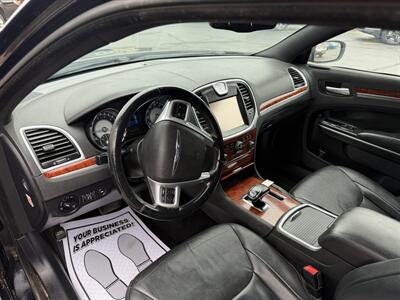 2014 Chrysler 300 Series - Photo 10 - Flint, MI 48503