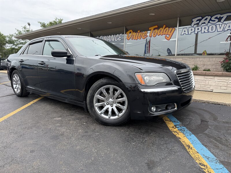 2014 Chrysler 300 Series   - Photo 1 - Flint, MI 48503