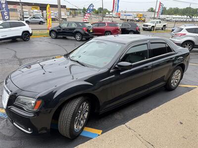 2014 Chrysler 300 Series - Photo 3 - Flint, MI 48503