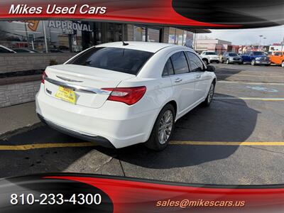 2012 Chrysler 200 Limited   - Photo 5 - Flint, MI 48503