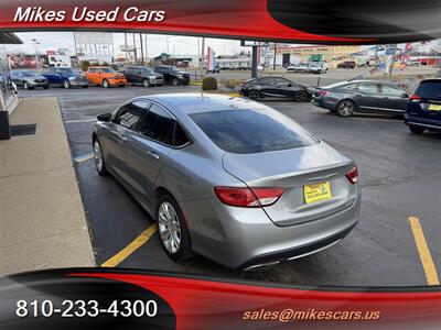 2015 Chrysler 200 Limited - Photo 7 - Flint, MI 48503