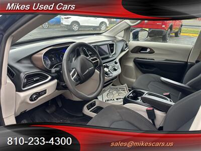 2018 Chrysler Pacifica Touring Plus   - Photo 10 - Flint, MI 48503