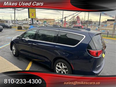 2018 Chrysler Pacifica Touring Plus   - Photo 8 - Flint, MI 48503