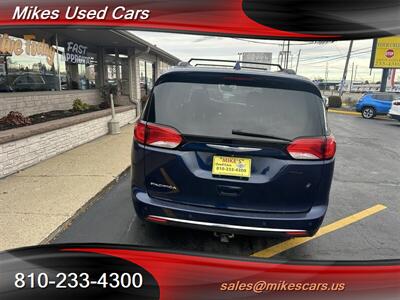 2018 Chrysler Pacifica Touring Plus   - Photo 12 - Flint, MI 48503