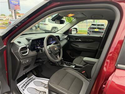 2025 Chevrolet Trailblazer LT   - Photo 11 - Flint, MI 48503