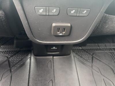 2020 Chevrolet Equinox Premier   - Photo 11 - Flint, MI 48503