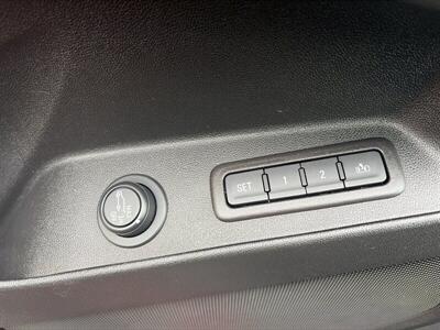 2020 Chevrolet Equinox Premier   - Photo 14 - Flint, MI 48503