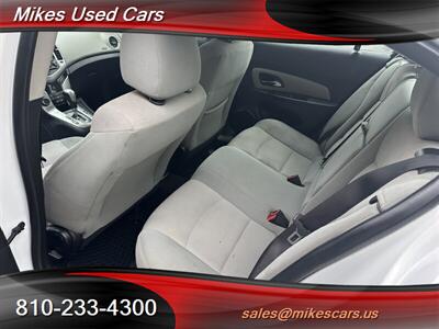 2013 Chevrolet Cruze 1LT Auto   - Photo 14 - Flint, MI 48503