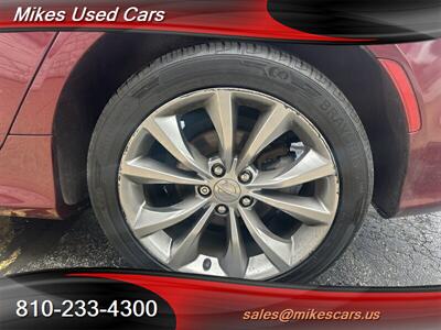 2016 Chrysler 200 S   - Photo 54 - Flint, MI 48503