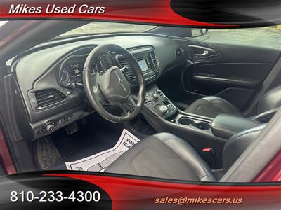 2016 Chrysler 200 S   - Photo 9 - Flint, MI 48503