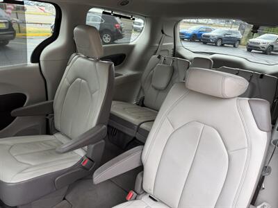 2018 Chrysler Pacifica Touring L Plus   - Photo 8 - Flint, MI 48503