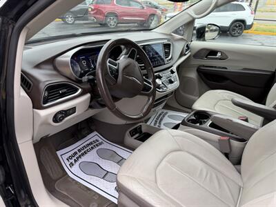 2018 Chrysler Pacifica Touring L Plus   - Photo 10 - Flint, MI 48503
