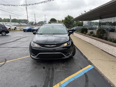 2018 Chrysler Pacifica Touring L Plus   - Photo 2 - Flint, MI 48503