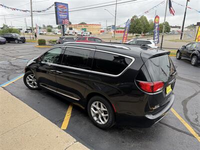 2018 Chrysler Pacifica Touring L Plus   - Photo 7 - Flint, MI 48503