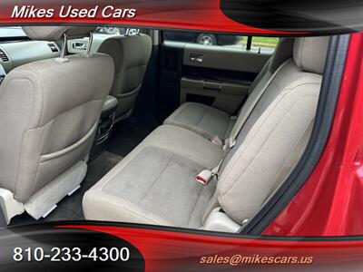 2012 Ford Flex SEL   - Photo 10 - Flint, MI 48503