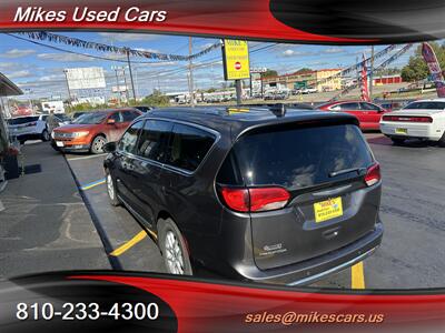 2020 Chrysler Pacifica Touring L   - Photo 8 - Flint, MI 48503