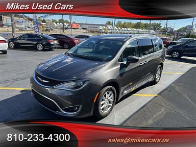 2020 Chrysler Pacifica Touring L   - Photo 5 - Flint, MI 48503