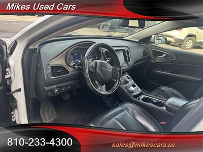2015 Chrysler 200 C   - Photo 57 - Flint, MI 48503